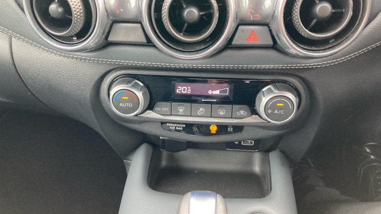 Nissan Juke 1.0 DiG-T N-Connecta 5dr DCT Petrol Hatchback